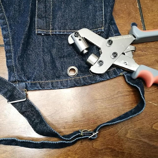 pince a oeillet tissu jeans tablier