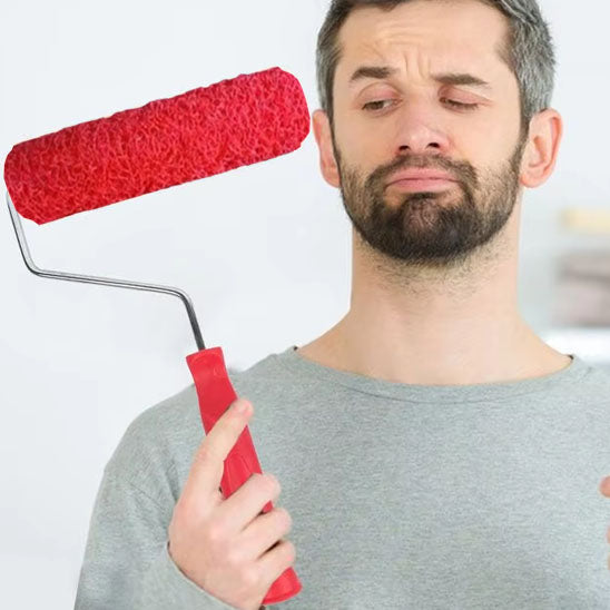 rouleau-peinture-rouge-en-mains