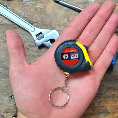 metre ruban minimètre en main