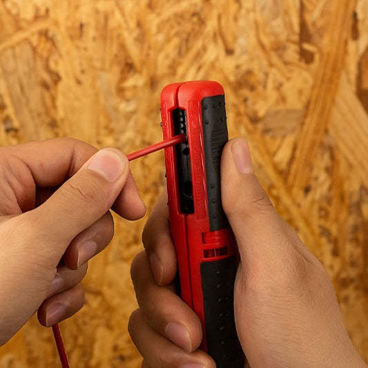 pince a denuder rouge fil rouge