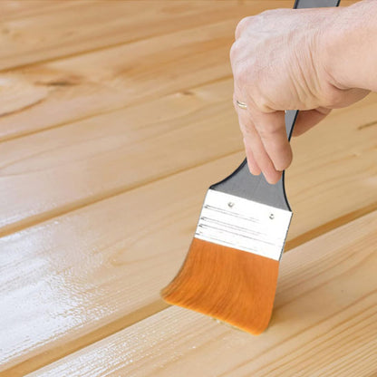 pinceaux-vernis-sur-plancher-de-bois-franc